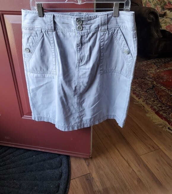 Eddie Bauer Dresses & Skirts - Eddie Bauer Light Gray Skirt with Olive Green Label and Yellow Stitching